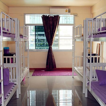 Small Elephant Hostel Bangkok Zewnętrze zdjęcie